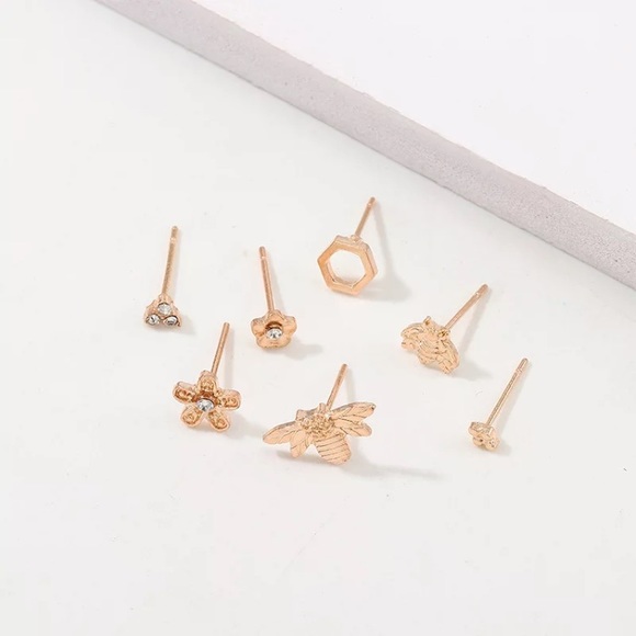 “Spring Wings” Bee Flower Minimalist Earring Set - Picture 2 of 7